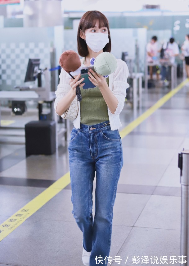 小开衫 现在正是穿小开衫的季节!遮肉又显瘦,搭配裙子太美了