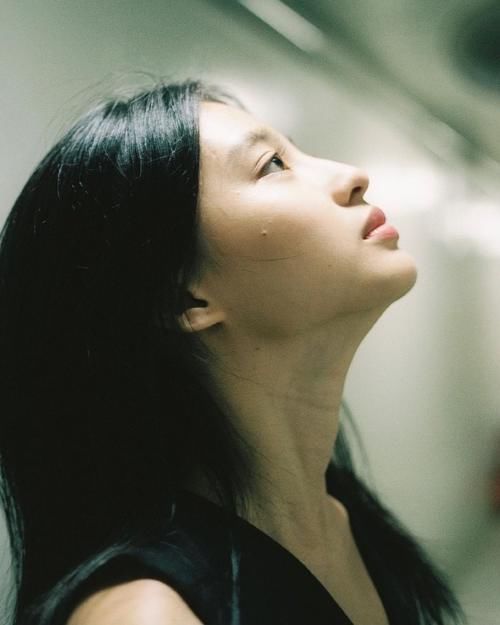 天生黑的女生，保持6个好习惯，皮肤会悄悄变好素颜白皙有光泽