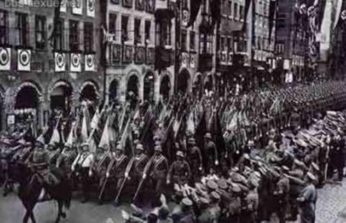 德军|60000多德军, 大摇大摆走过大街引起市民恐慌, 苏军却没人敢开枪