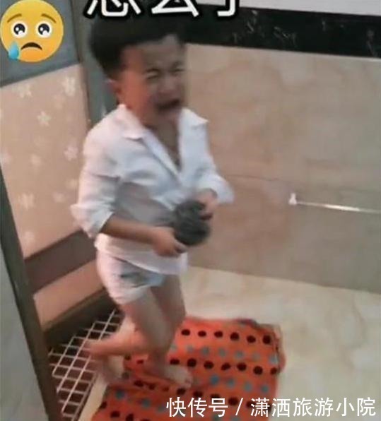 宝妈|儿子想帮爸爸搓澡遭拒绝,哭着找妈妈告状,妈妈无奈换谁都拒绝