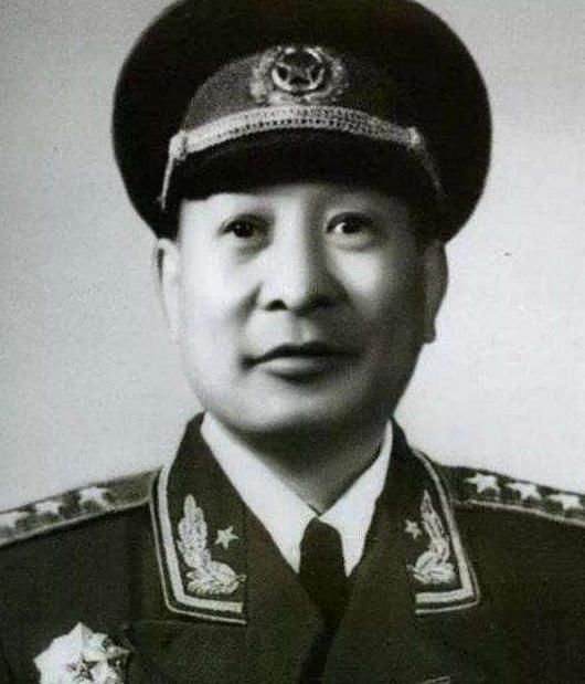 新四军|新四军最有威望的三个人是谁？除陈粟两人外，大家最佩服就是此人！