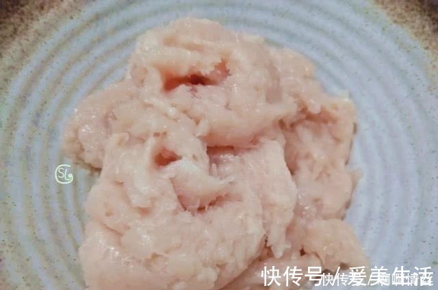 鸡胸肉|香肠别买了,在家自己做,不用肠衣不用模具,鲜嫩弹牙,孩子爱吃