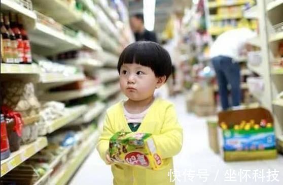 回应|孩子在超市拽了颗樱桃吃，员工大骂“没教养”，妈妈回应让人点赞