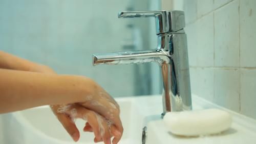 月经期间|女性来月经的时候，牢记“2洗3不洗”原则，宫寒痛经远离你