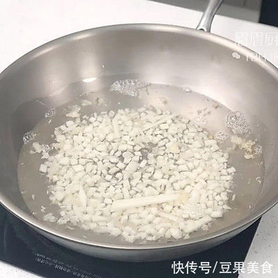 桂花蜜|冬日滋补,你需要这道雪梨银耳糕