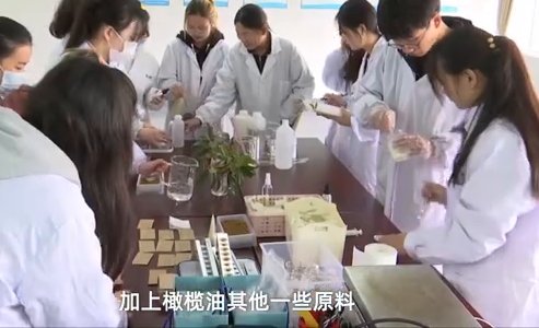 桂花|暖心！大学生用桂花为老师做百支护手霜