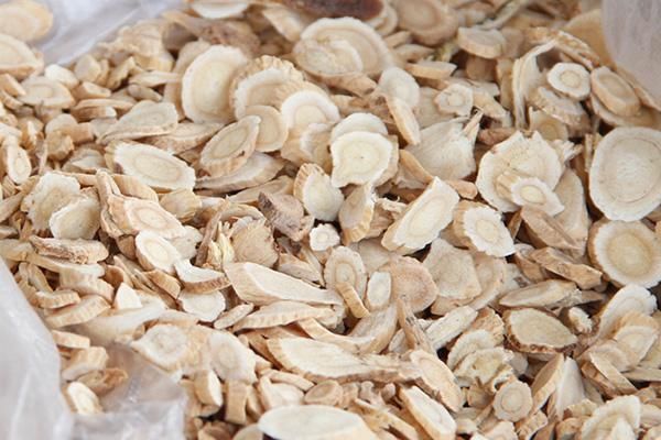 身体|常喝黄芪汤,没病保健康?黄芪泡水喝,要注意什么?