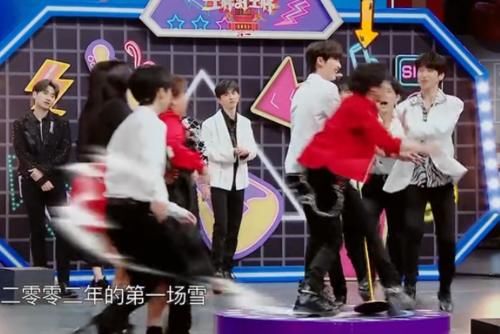 张靓颖气不过开撕《王牌》，时代少年团败光路人缘，为镜头毫无下限