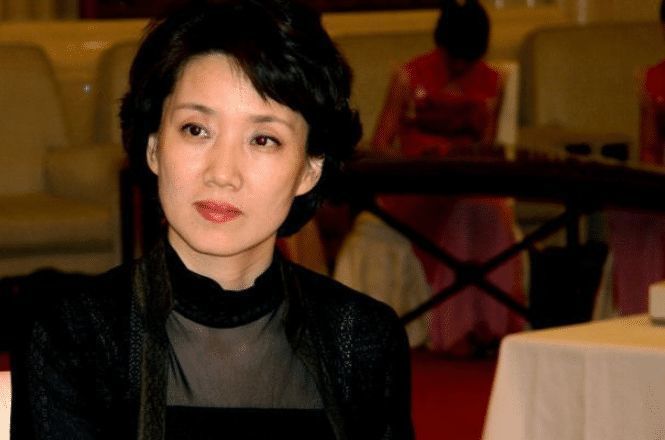 主持人|她是央视著名主持人,生涯零失误表现,60岁却膝下无子