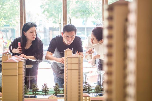 购房者|托底楼市，禁止低价甩卖2021年，购房者该不该“及时买房”