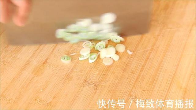早餐|1根萝卜3个鸡蛋,用筷子搅一搅,营养丰富,五分钟搞定家人早餐