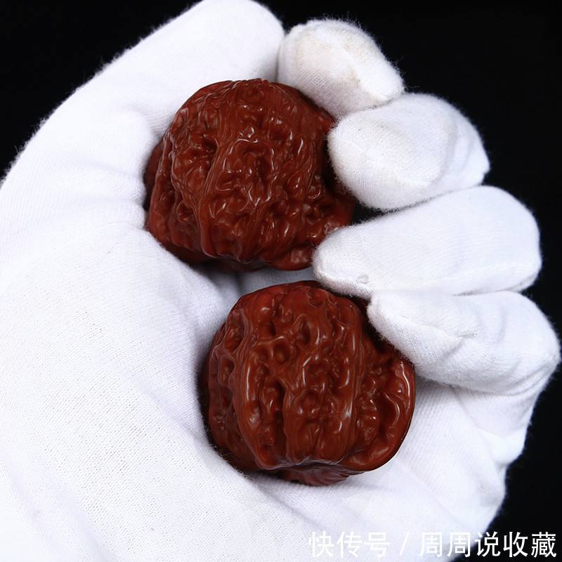 文玩|文玩核桃,白狮子品种盘玩过程小心先红后黑