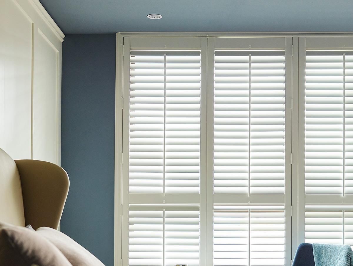 卧室床|她家122㎡的房子一入户就把人迷住,全屋堪比电影中的场景,太美了