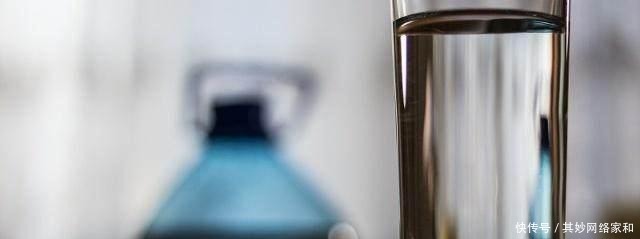 羊水|孕妇水喝多了会造成羊水过多吗注意:孕妇忌喝这4种水!