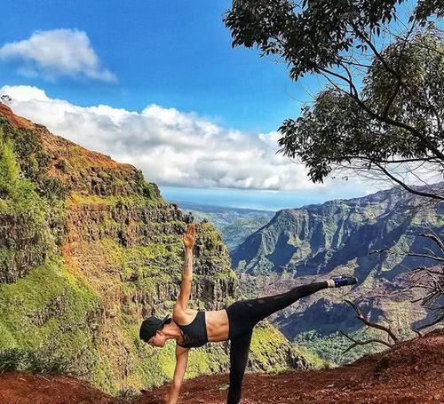 小密|双腿打开,先拉伸再下腰,这样开胯一气呵成