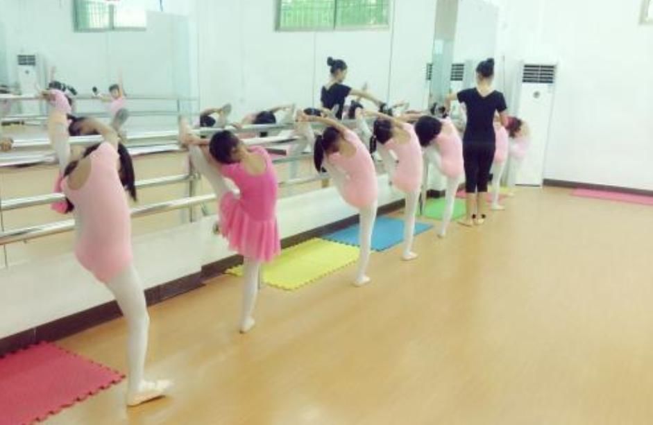 兴趣|你为自家孩子报名了哪些兴趣辅导班？学钢琴过时了，第一种烧钱呀