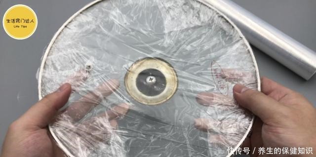 锅盖脏了不会洗教你不用一滴洗洁精,彻底清洗干净,快回家试试!