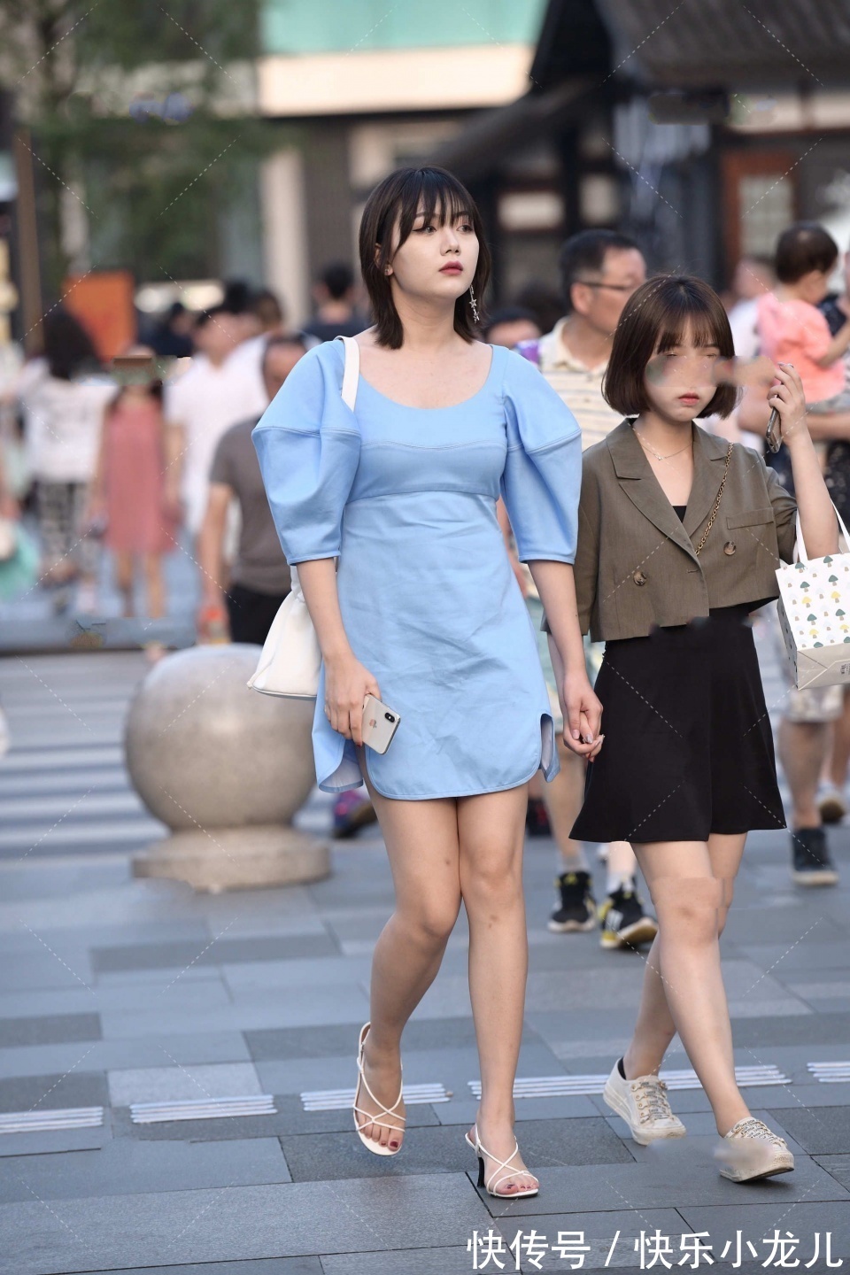 短发女孩|清新自然的蓝色连衣裙,充满着浓浓的青春感,搭配短发更显利落