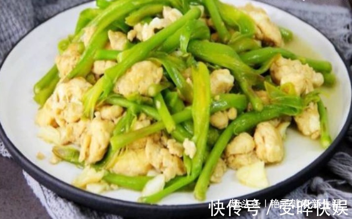 黄花菜炒鸡蛋|炒鸡蛋时加入以下食物，补充钙质，补脑益智，孩子脑瓜更加聪明