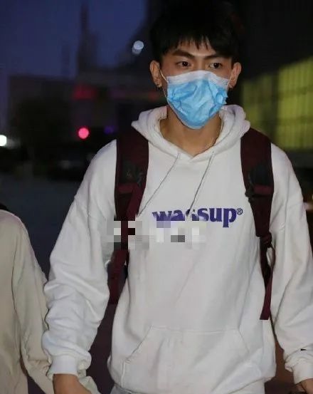 大乱斗|选秀节目大乱斗,选手、观众、导师都不够用了