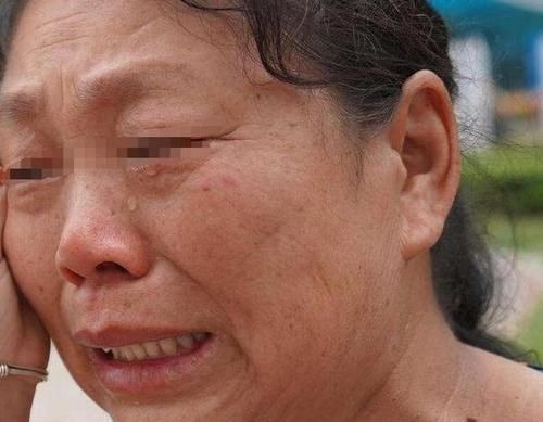 乳牙|8岁男童长出“双排牙”,被拔掉时疼哭了,得知原因后奶奶崩溃