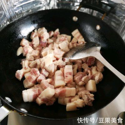 这道木耳红烧肉太销魂，同事吃过都找我要菜谱