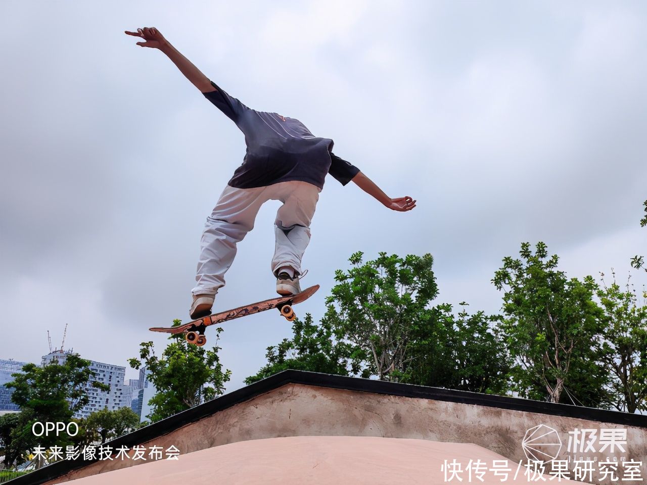 影像|OPPO发布多项影像黑科技!连续变焦、五轴防抖，还有屏下摄像头
