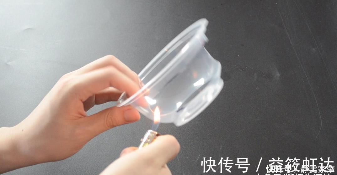 把塑料瓶粘在百洁布上, 放在厨房超实用, 解决了家家户户困扰的难题