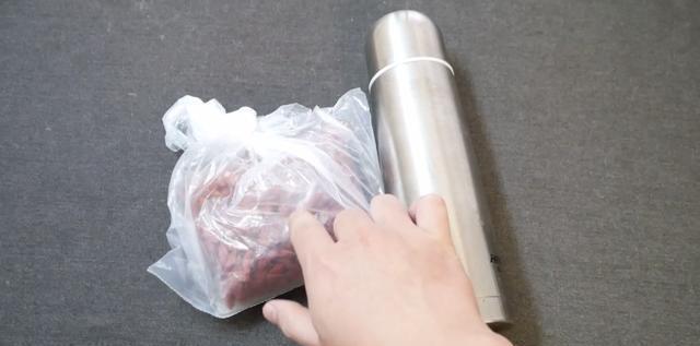 保温杯最好别装这四种水,特别是第二种,你绝对装过,快提醒家人