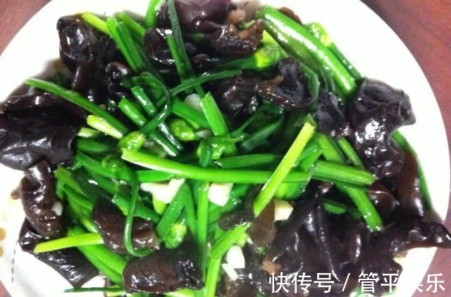 女性|炒韭菜加一宝,女性常吃排毒燃脂,肠胃好了,肌肤细腻不显老!