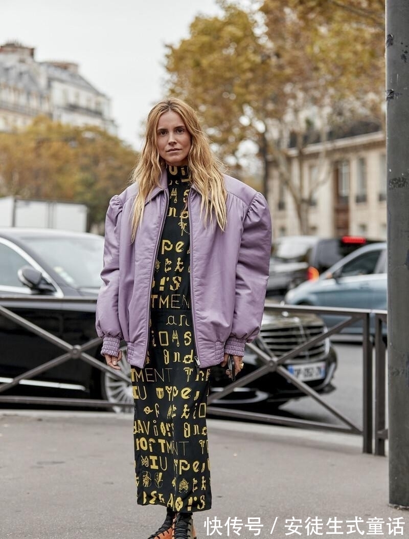 时髦 穿羽绒服别配长裤了,换成裙子时髦又精致,甜美女生都这么穿