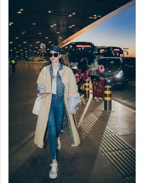 驼色风衣内搭怎么穿？这6套搭配范本高级时髦有气场，美得刚刚好