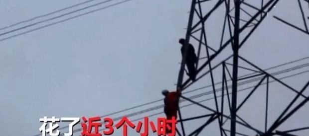 高压塔|9岁男孩赌气爬上70米高压塔, 导致电网瘫痪, 男孩 不让我玩游戏!