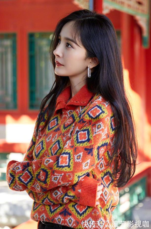 故宫|杨幂上故宫综艺太壕气,穿1w毛衣配平底鞋,“漫画腿”真是绝了