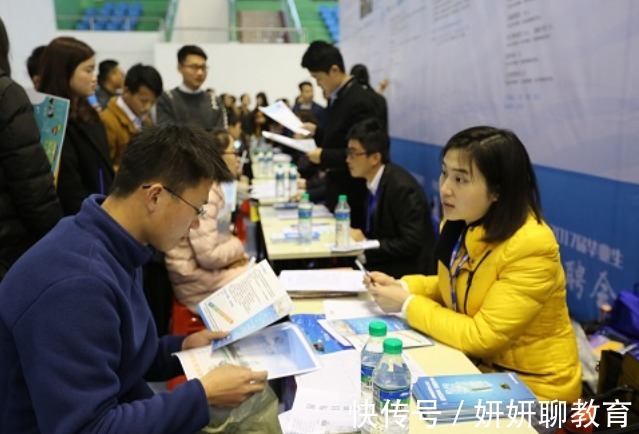 有钱人|“我买了一双的耐克鞋”,失去助学金,贫困生不配有好生活?