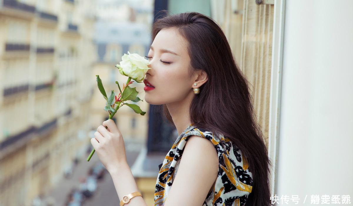 特征|脸上有这3处“特征”的女生,不太适合露额头,有刘海看着更女神