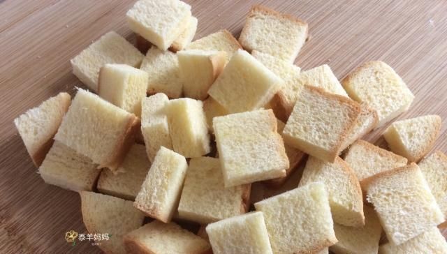 做这早餐只需三步，有蛋又有奶，外脆里软营养又好吃