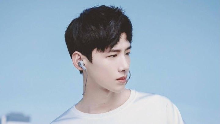 互聯(lián)網(wǎng)時(shí)代|接連被兩個(gè)奧運(yùn)冠軍表白后，白敬亭新劇也終于支棱起來(lái)了