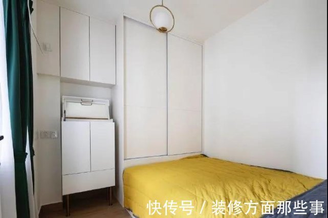 玻璃门|68平现代风一居室，厨房的玻璃门隔断和吧台设计，好看又实用