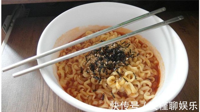 辣条|刚6岁就患癌,打死不给孩子吃以下6种零食,家长们还不醒醒吗!