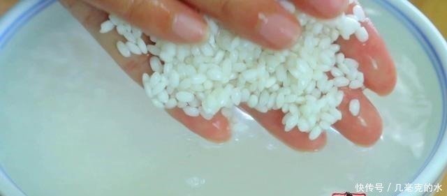 糯米别再包粽子了，这样做比粽子还好吃，上桌来一个不够吃，解馋！