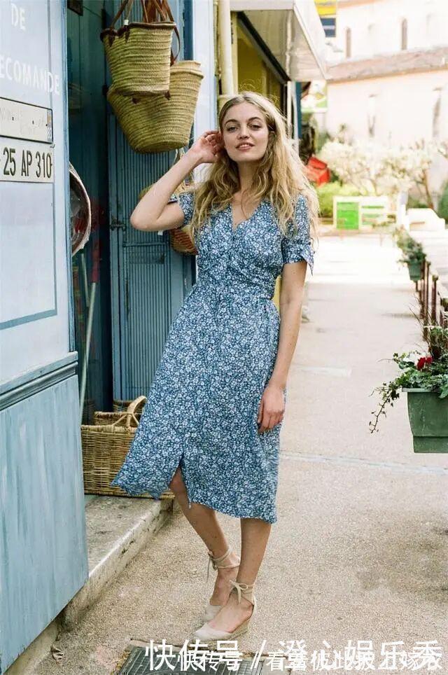 v领 “百褶裙”不受宠了,今年开始流行“奶奶裙”,青春减龄有气质