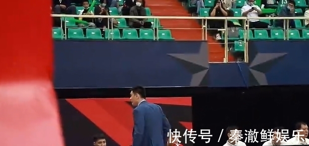 于嘉|6分钟4犯1失误！杨鸣将辽篮大将赶出球场，于嘉：这是气急了