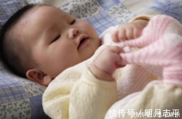 袜子|“你怎么不给娃穿袜子?”老人常说“寒从脚起”,有道理吗?