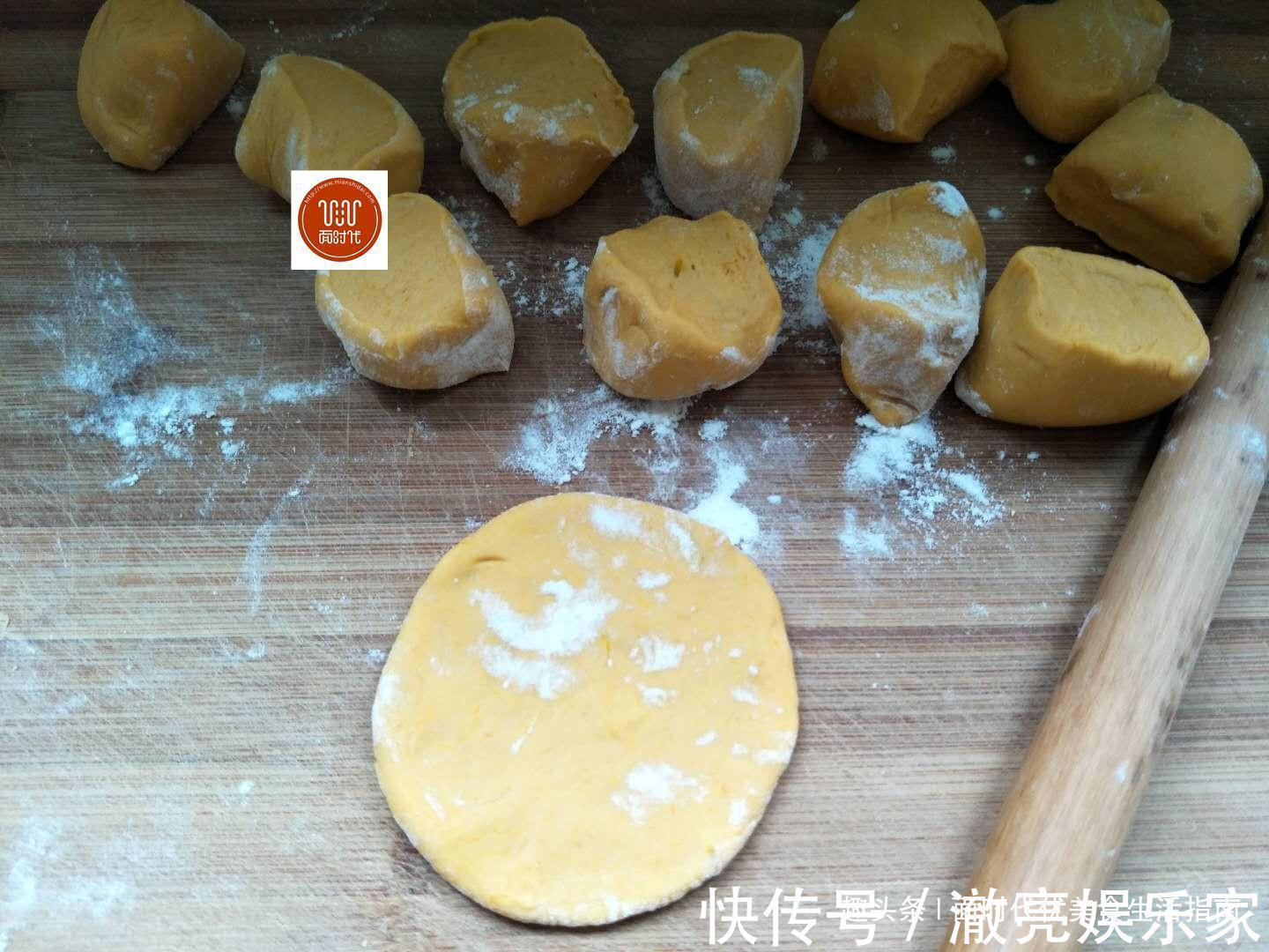 糯米粉|手把手教你做出清香酥脆的南瓜饼，你值得去做一份尝尝！