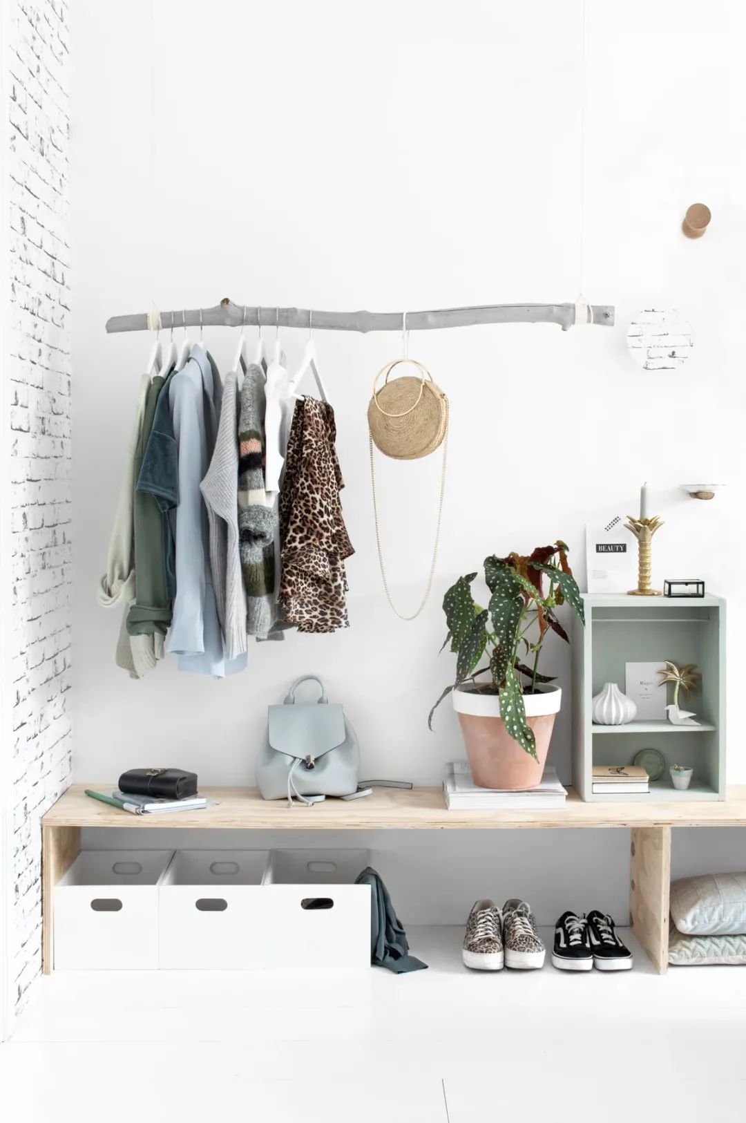 衣架|睡觉前、进门后脱下来的衣服放哪好别傻傻放沙发上了……