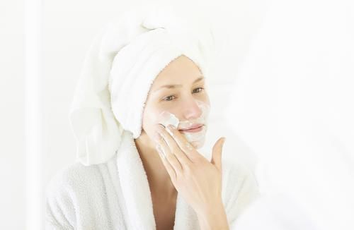 祛黑头的三种方式，不用打针不用吃药，好习惯轻松解决顽固黑头！