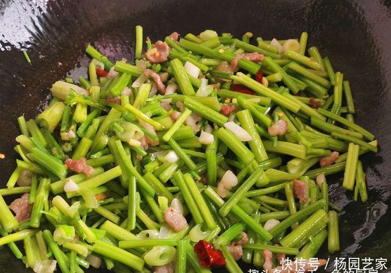 丝瓜木耳|三伏天碰到此菜必买,一次买几斤,顿顿这样炒都会光盘,吃不腻!