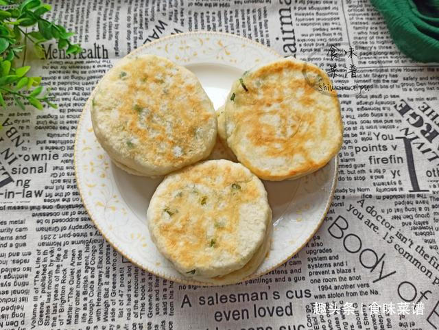 孩子想吃葱花饼了,教你特色做法,不和面不揉面,暄软咸香又好吃