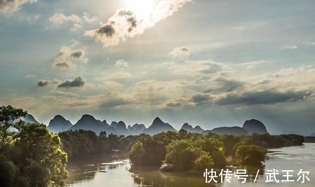 七律#刘长卿水平高超的七律,采用反跌手法,细腻生动,不愧为中唐才子